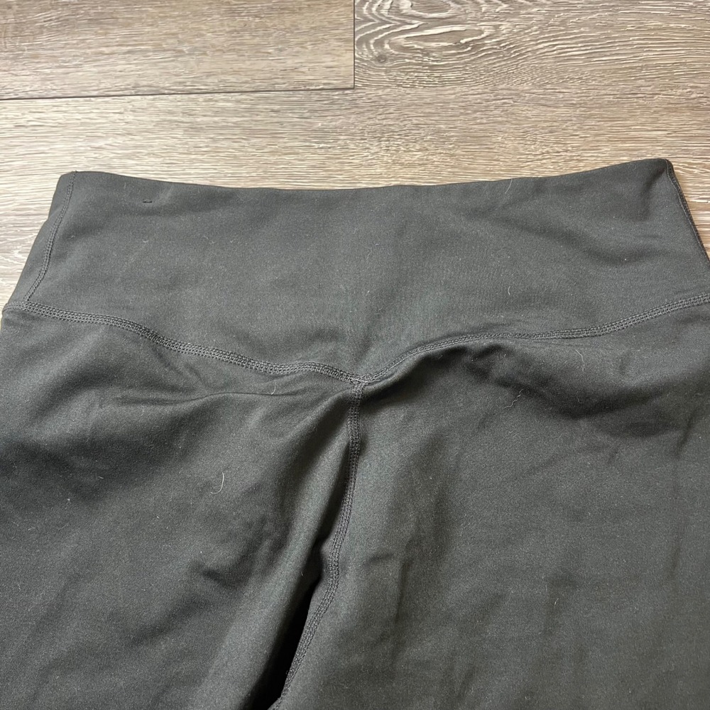 Nike Biker Shorts Womens Medium Black Dri-FIT High Waisted Compression Gym - Picture 9 of 10
